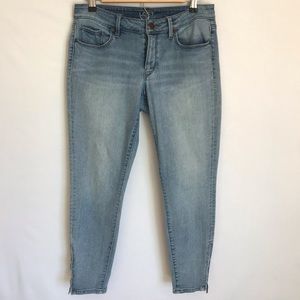 Loft curvy skinny ankle jeans. Size 28/6. B-3.